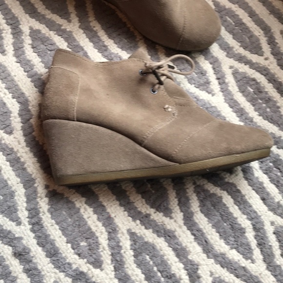 TOMS Taupe wedge booties - Picture 2 of 5